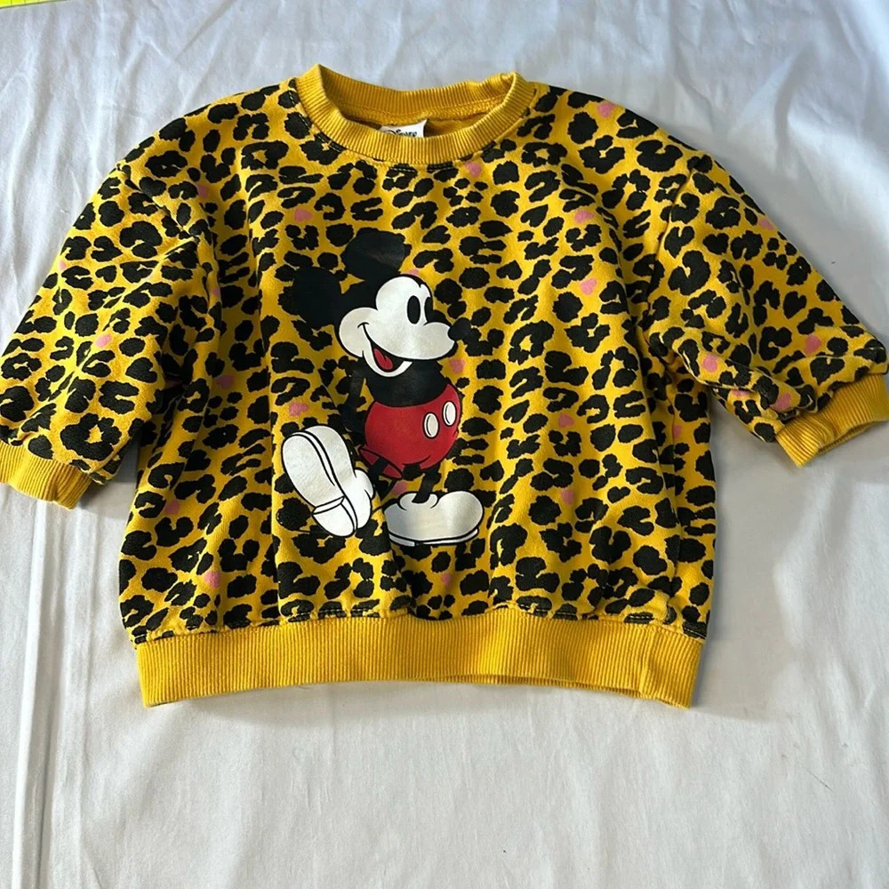 ⭐️ Disney - short sleeve leopard print Mickey Mouse crop sweater. Size S